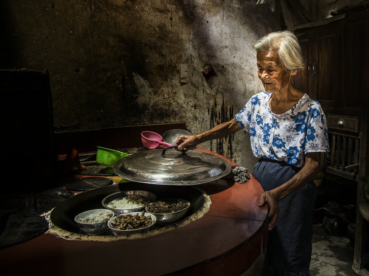 《老人晚餐》艺术类三等奖，迎江区法院 汪婷_副本.jpg